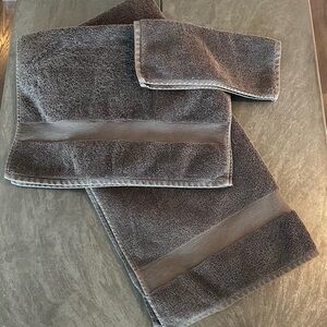 Crate & Barrel Slate Gray Towel Set
